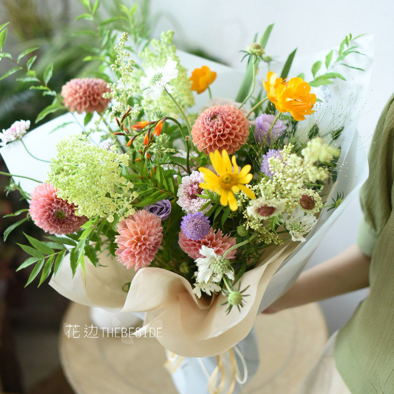 季节限定鲜花材送朋友混搭