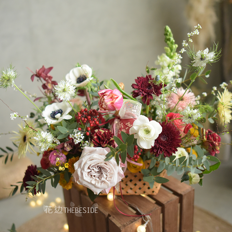 花边THEBESIDE《有趣有盼》混搭鲜花手提花篮 北京生日礼物年宵花