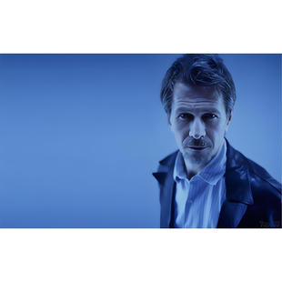 加里奥德曼高清海报定制挂画相纸写真电影玛丽号窗里的女人快递员