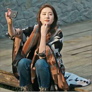 现货简约高级感大披肩草原云南民族风披肩斗篷外搭披风仿羊绒围巾