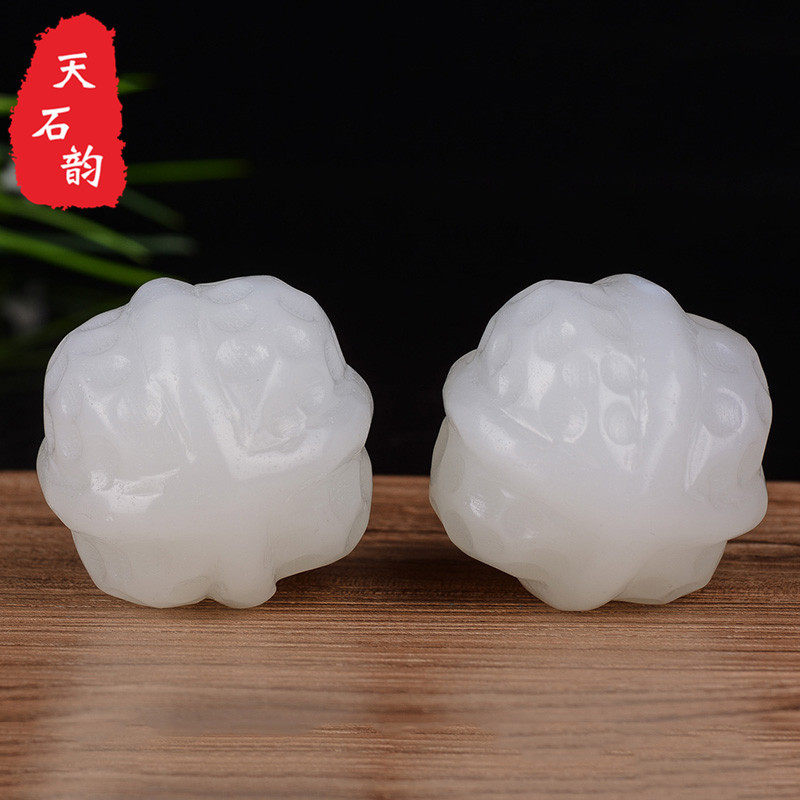新疆和田玉白玉核桃手把件羊脂白玉籽料原石手把玩件玉石手球一对