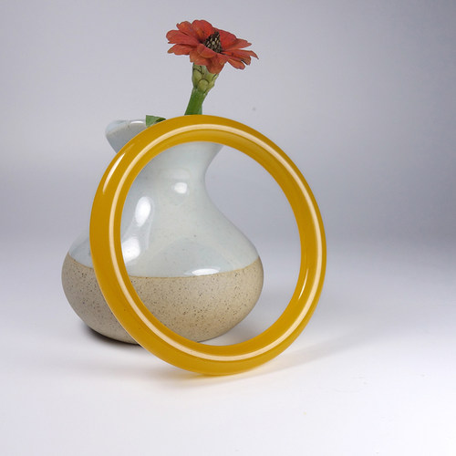 云南镯子女款冰种圆条黄龙玉