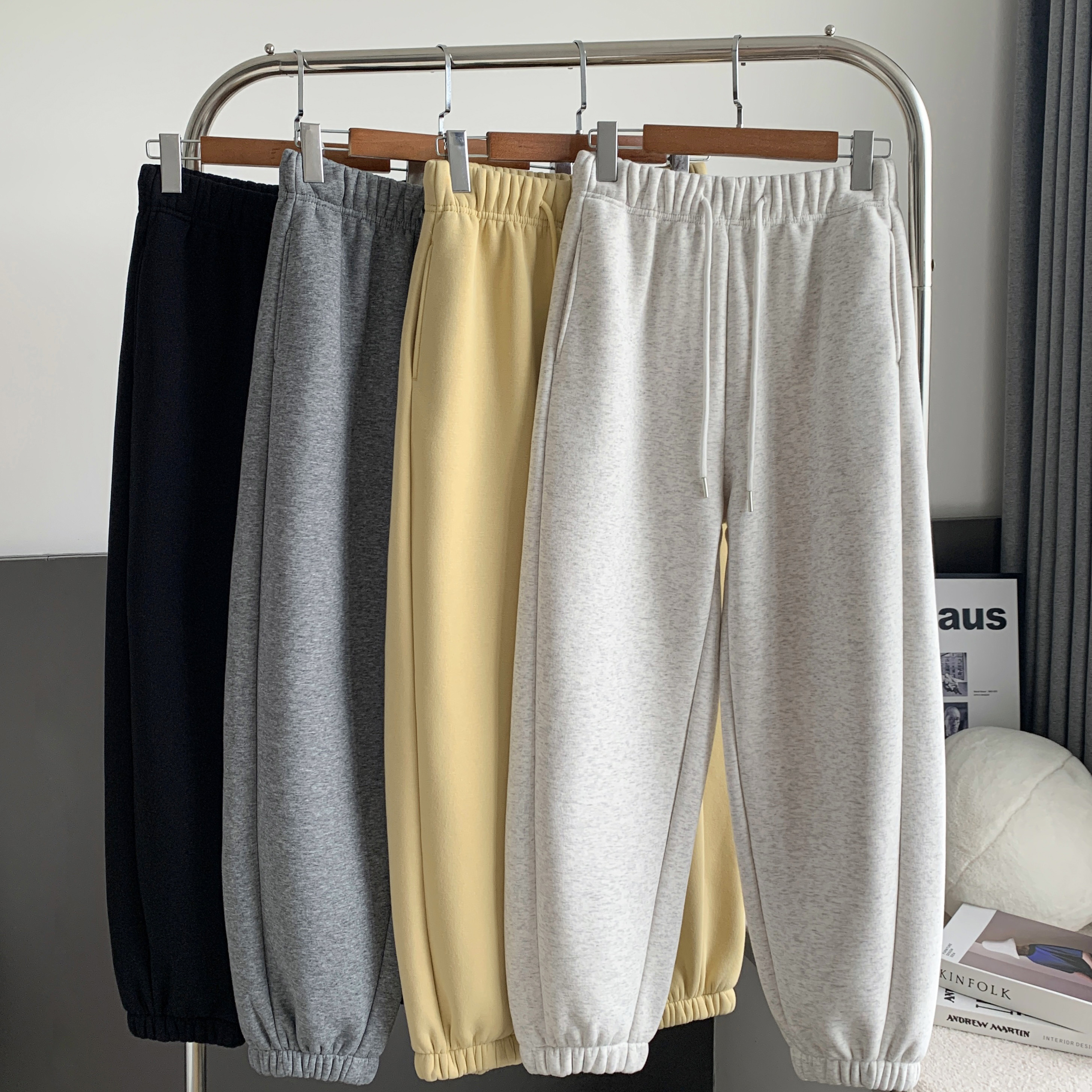 一条过冬加绒收口运动裤休闲裤女