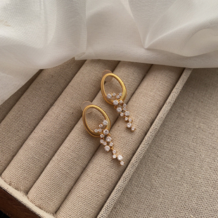 法式复古金色耳环超闪精致小巧通勤马凡舒同款高级感锆石耳饰品