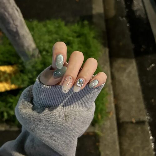 冰透薄荷曼波蓝猫眼椭圆堆堆钻贴片手工穿戴甲美甲可拆卸高级显白
