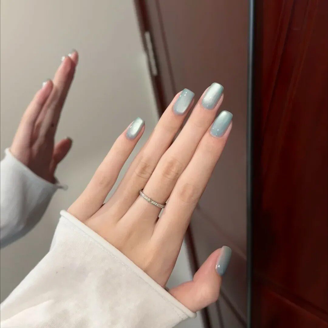 纯手工穿戴甲蓝色猫眼中长款高级感气质女生显白简约光疗美甲贴片