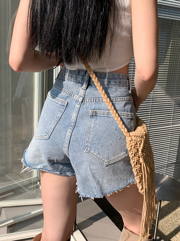 LIGHT BLUE RAW DENIM SHORTS WOMENS SPRING SUMMER 2023 NEW DISTRESSED DESIGN SENSE HIGH WAIST SLIM HOT PANTS
