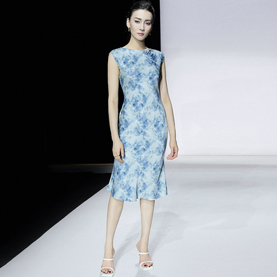 印花醋酸缎一字领无袖鱼尾连衣裙