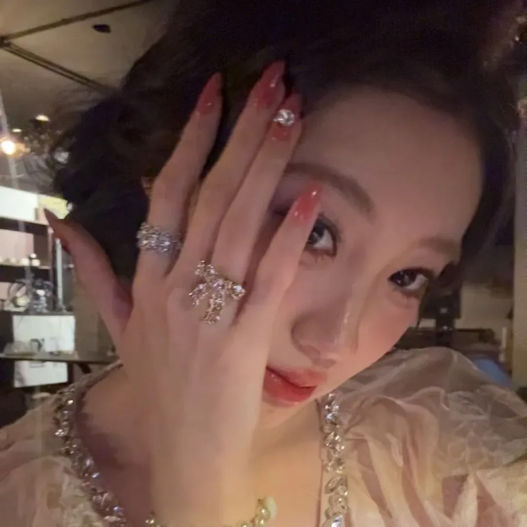 江板丽奈显白猫眼手工穿戴甲樱花蜜桃粉闪钻高级感纯欲风辣妹美甲