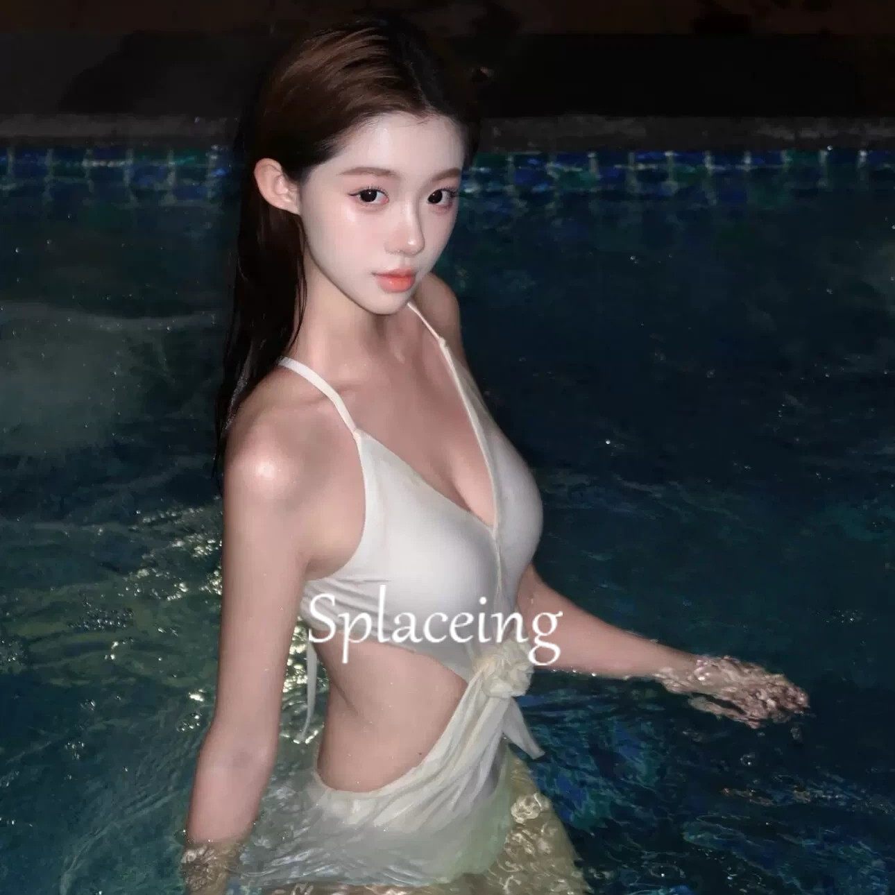 Splaceing新款绝美高级感深V白色露腰花朵连体温泉海边度假泳衣