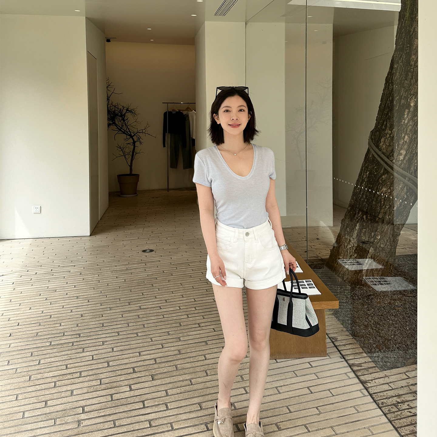 Rouqiu肉球小个子 2026早夏简约设计感V领宽松休闲T恤女