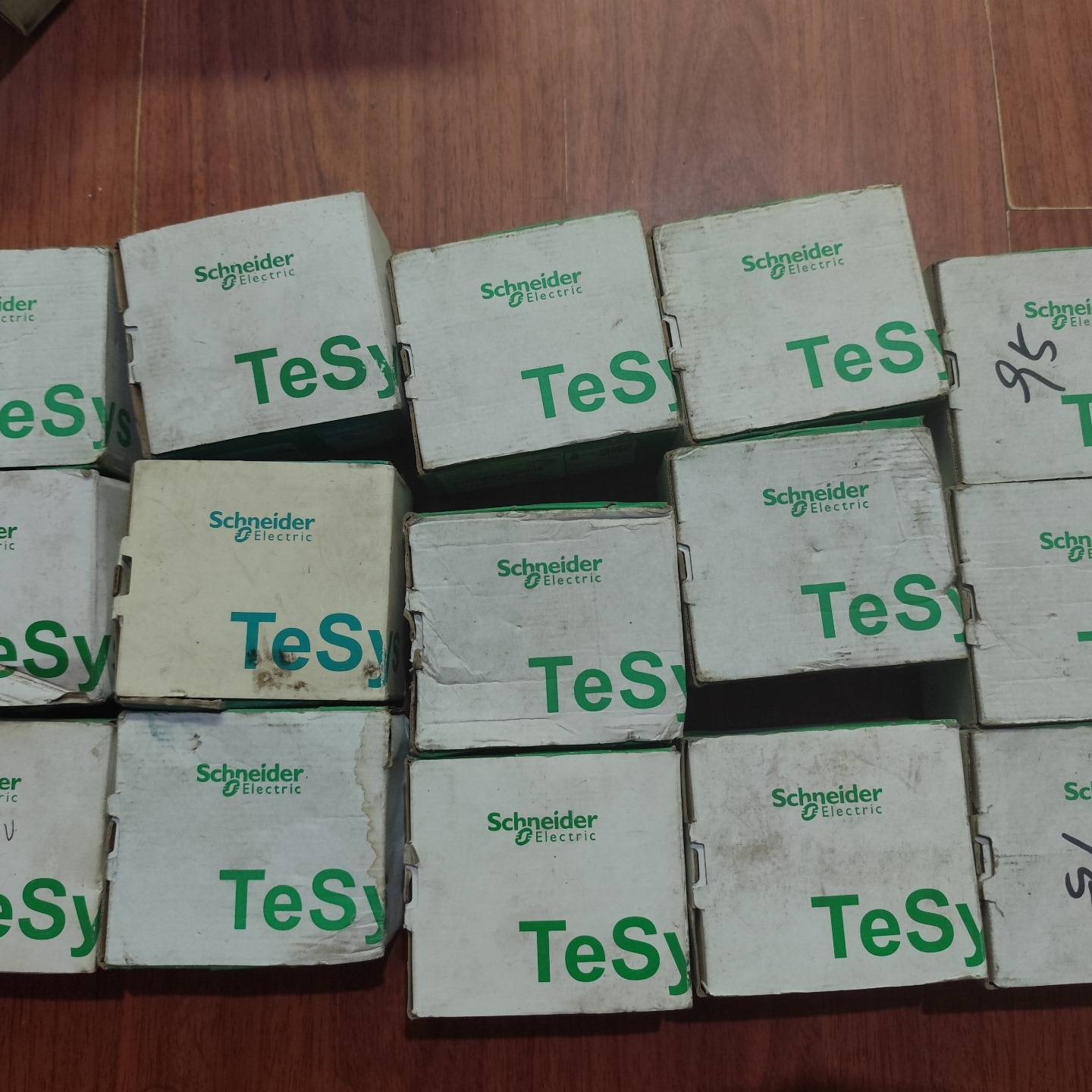 议价接触器 LC1D38M7C有6个，LC1D32B7C有适用