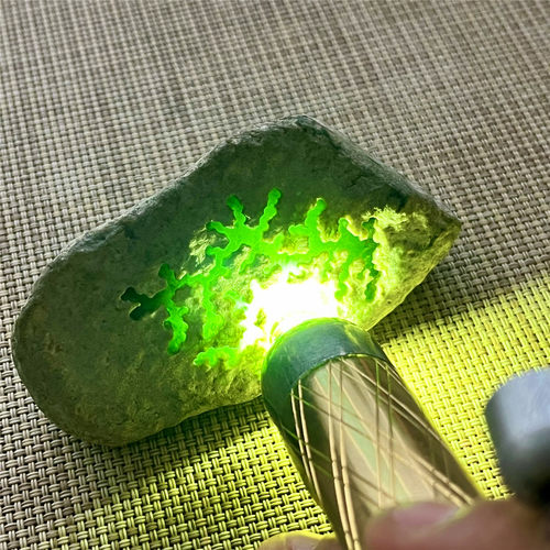 翡翠原石玉石毛料莫西沙开窗冰绿