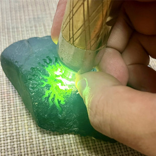 天然老坑翡翠玉石会卡敞口黑皮开窗肉质细腻种水化开冰晴表现牌子
