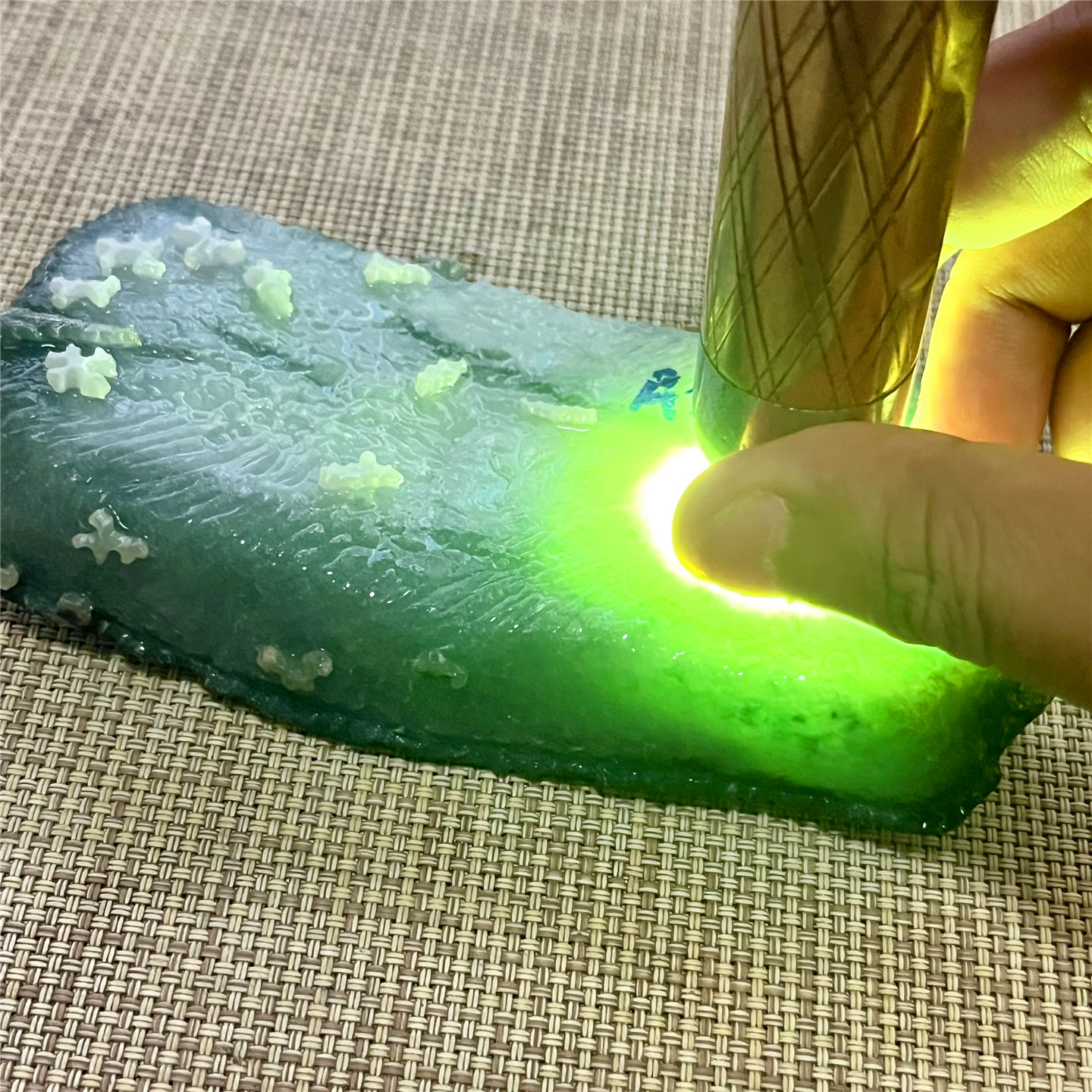 天然老坑翡翠玉石莫湾基敞口整个窗口肉质细腻种水化开有特色牌子