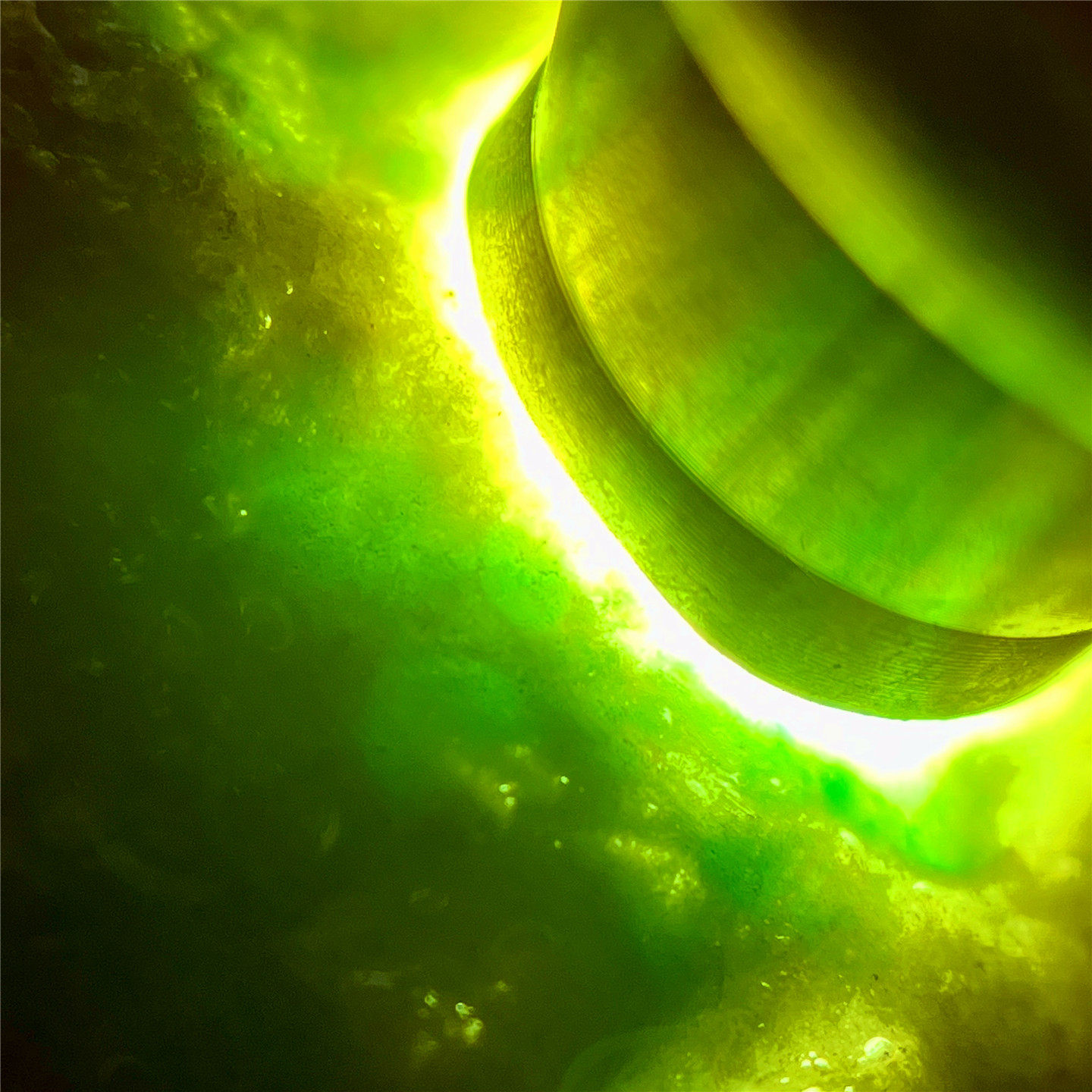 翡翠原石玉石毛料木那敞口老皮壳翻沙细腻色带表现种水阳绿手镯料