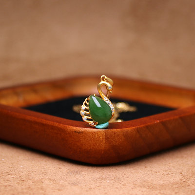 新疆和田玉碧玉天鹅玉坠性价比高