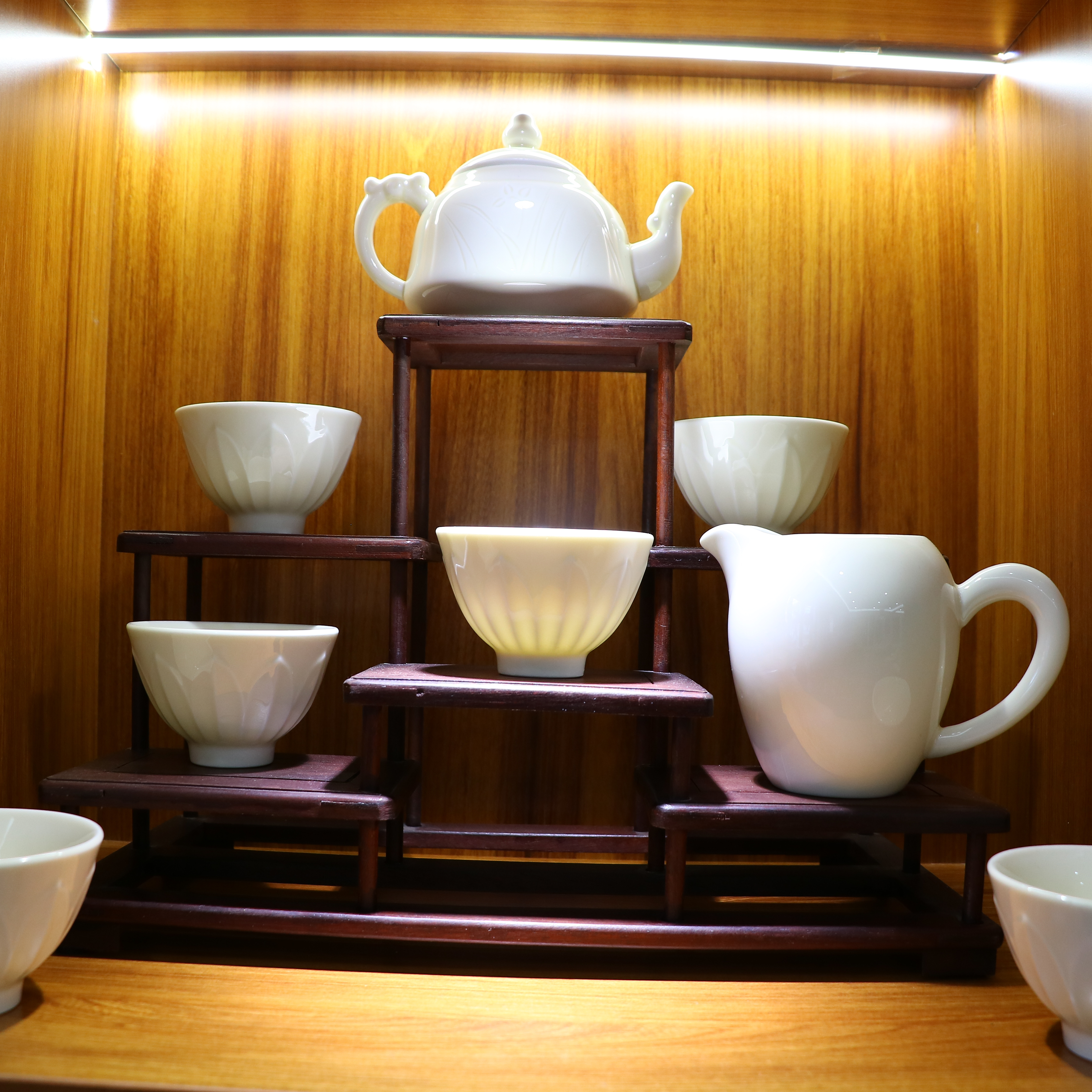 定瓷《莲瓣纹盏套组》一壶六