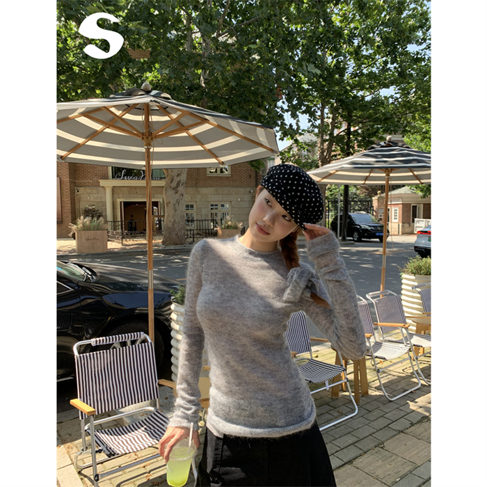 温柔甜美配发圈薄款马海毛针织衫