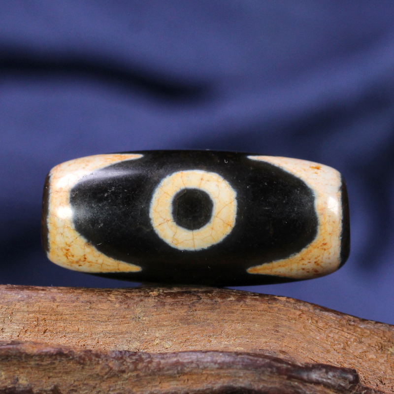 圣饰奇缘 天然真品西藏庙供老矿玛瑙老料虎牙三眼天珠29*13mm左右