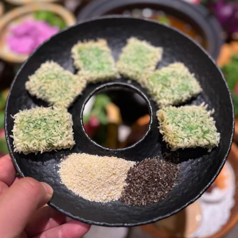 陶瓷磨砂黑色圆形空心盘子创意特色酸汤牛肉火锅野菜糍粑专用餐具