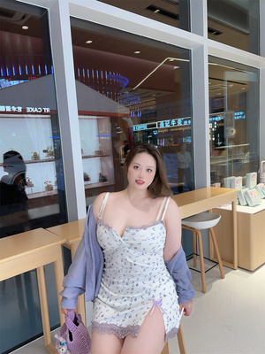 胖mm200斤纯欲开叉碎花吊带裙