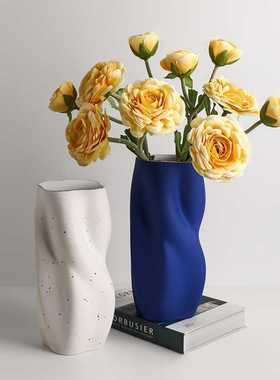 北欧轻奢风扭曲花朵花瓶陶瓷内里上釉可水培创意家居客厅花店花瓶