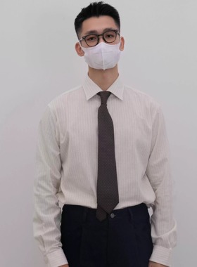 何青菜/251040 新款纯棉水洗云染工艺两色同面料不同做法透气衬衫