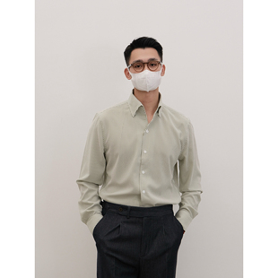 何青菜/241024 高定手工马蹄袖口贝壳扣进口缝线泡泡纱条纹衬衫男