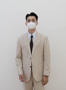 何青菜简约定制含羊毛双珠边笔袋米兰眼瀑布袖西服平驳领男士西服