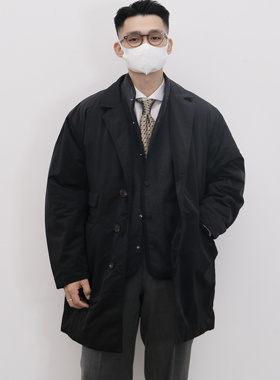 何青菜/25131冬上新桑蚕丝填充风衣款保暖轻盈中长款翻驳领棉服男