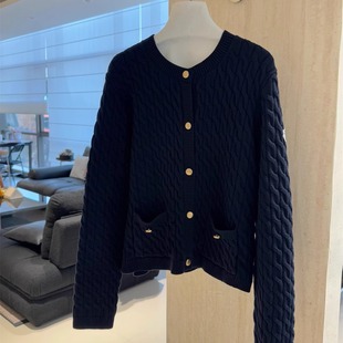 学院派的小贵气!金扣圆领单排扣女士麻花棉纱针织开衫 | 圣欧尼