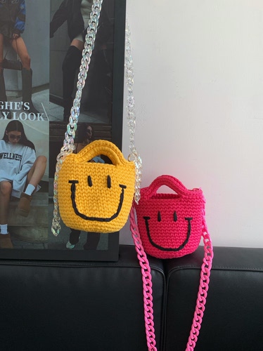 新款韩版小清新可爱糖果色笑脸smile手工编织手提亚克力斜挎包包