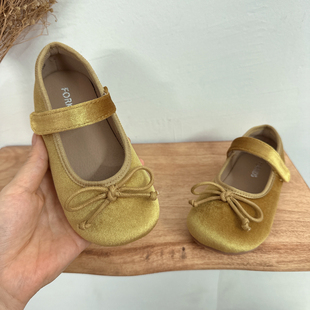 韩版童鞋2025女童秋季新款金丝绒蝴蝶结公主皮鞋儿童软底新年单鞋