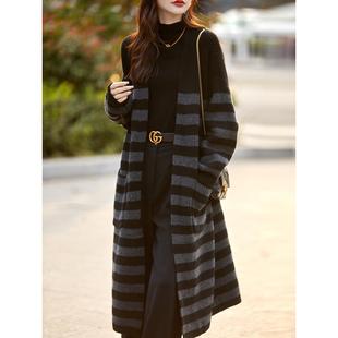秋冬新款100纯羊毛加厚开衫女V领条纹毛衣针织外套中长款覆古大衣