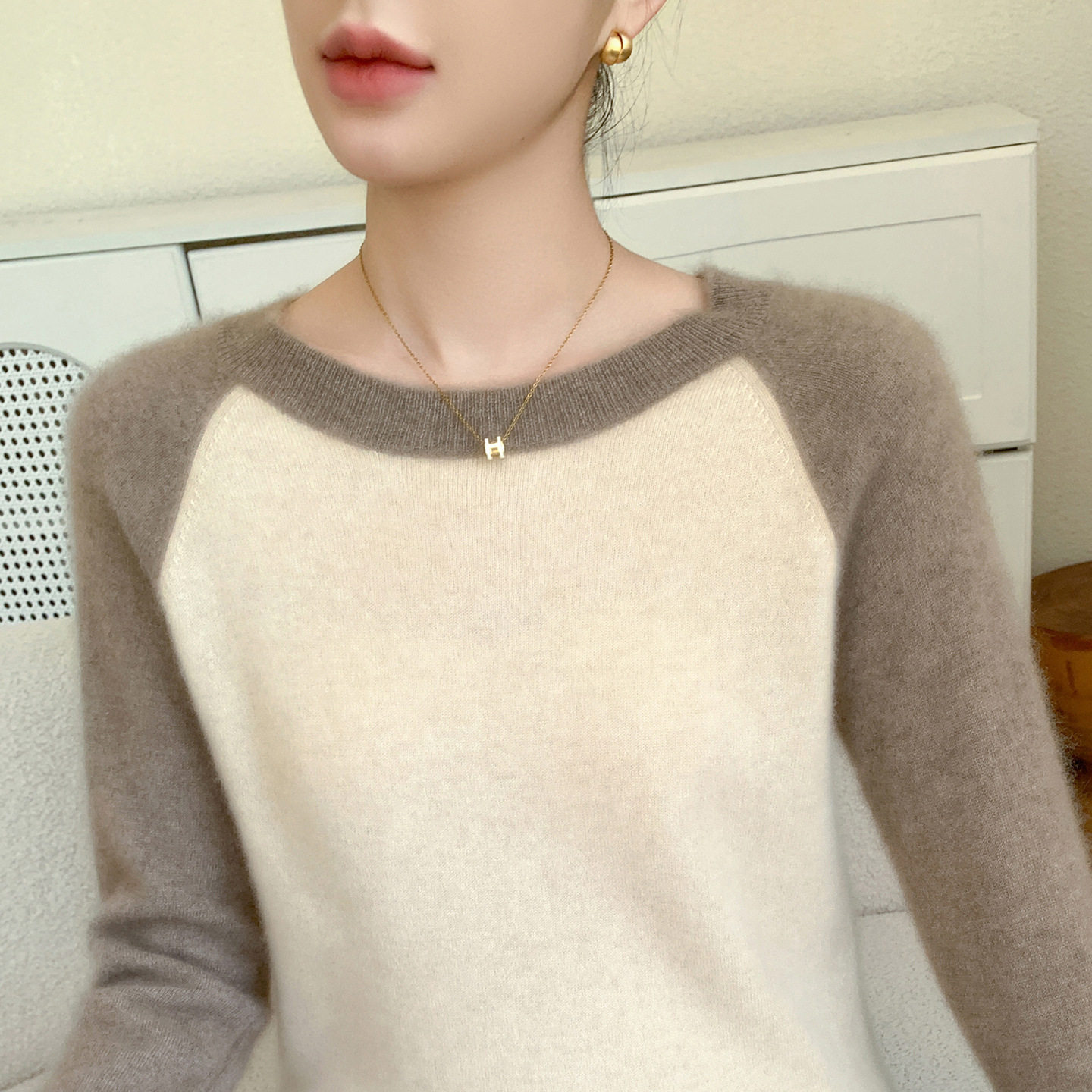 优雅气质山羊绒秋冬新款女圆领插肩袖套头百搭拼色内搭羊毛上衣