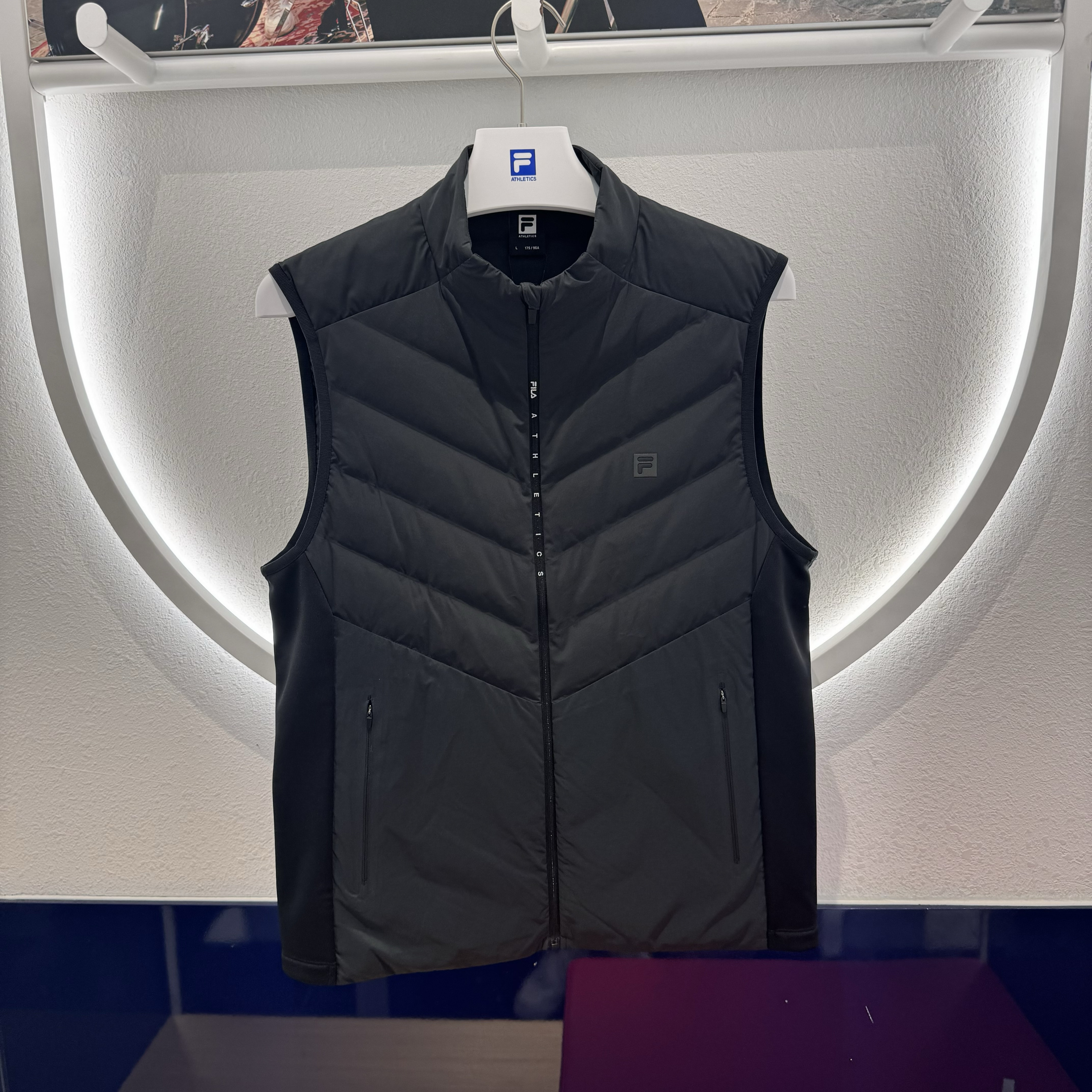 fila斐乐204年新款运动马甲