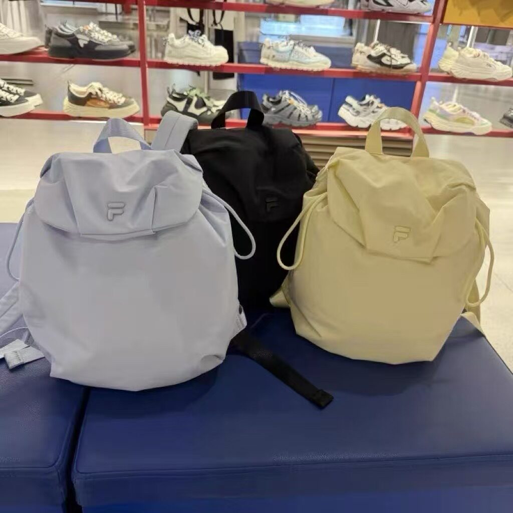 夏秋新款轻巧精致双肩包背包