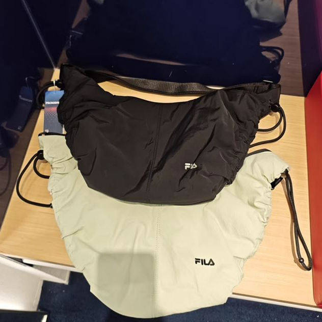 FILA斐乐2025年夏秋新款女士包包时尚运动休闲单肩挎包A13W531163,运动包/户外包/配件,挎包/拎包/休闲包,淘宝优惠券,粉丝福利购,淘宝优惠卷