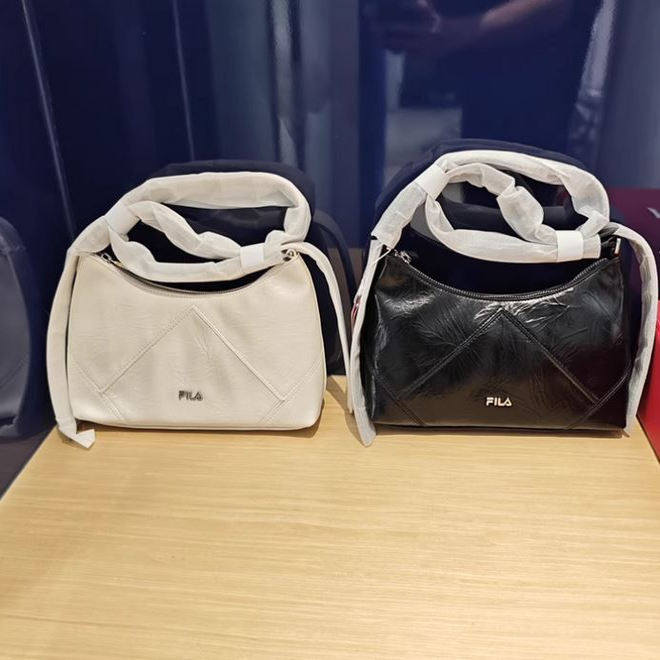 FILA斐乐2025年夏秋新款女士包包时尚运动休闲单肩挎包F13W538164,运动包/户外包/配件,挎包/拎包/休闲包,淘宝优惠券,粉丝福利购,淘宝优惠卷