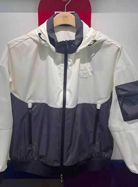 FILA斐乐2025秋新款男子舒适时尚休闲拼色连帽梭织外套F11M435704