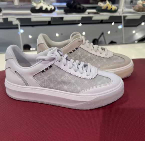 FILA/斐乐2024年新款运动板鞋