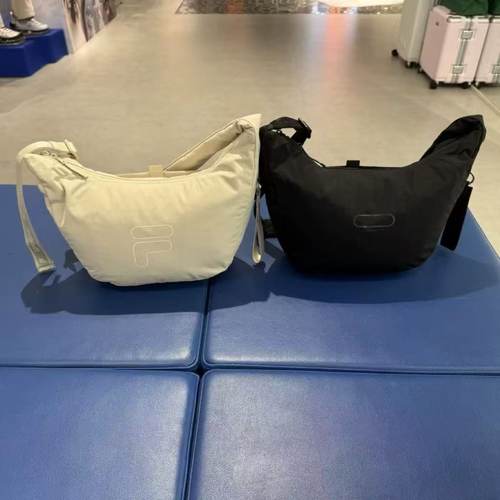 男女款冬季新款运动休闲百搭挎包