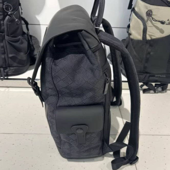 运动双肩包电脑包休闲旅行包