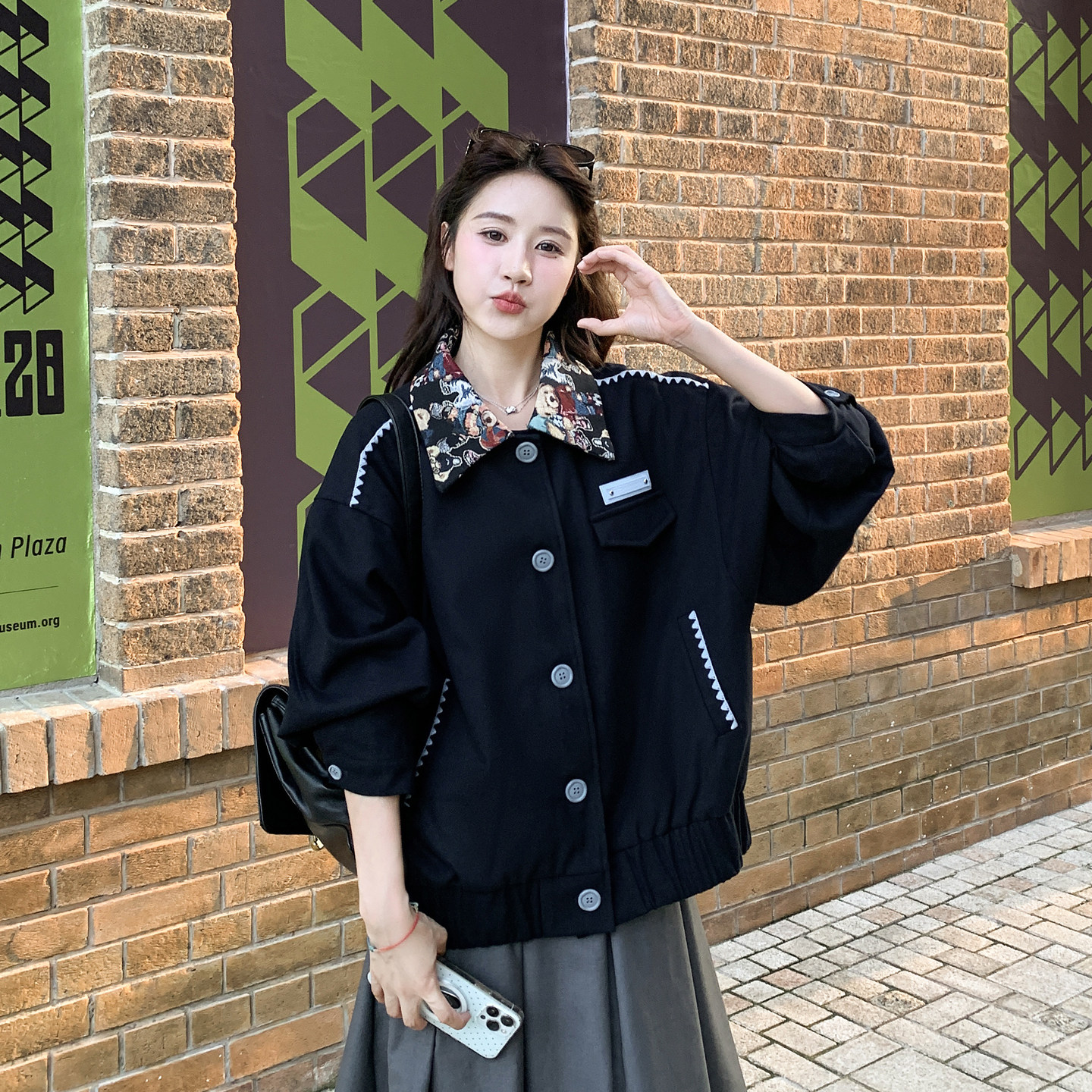现货2025秋季新款128-2596-P165-K238深藏青色刺绣拼接短外套,女装短外套,浙宝128（原290）