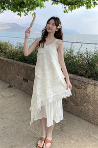 吊带连衣裙女2025夏新款不规则蕾丝仙女初恋宽松小个子斜裁度假裙图片