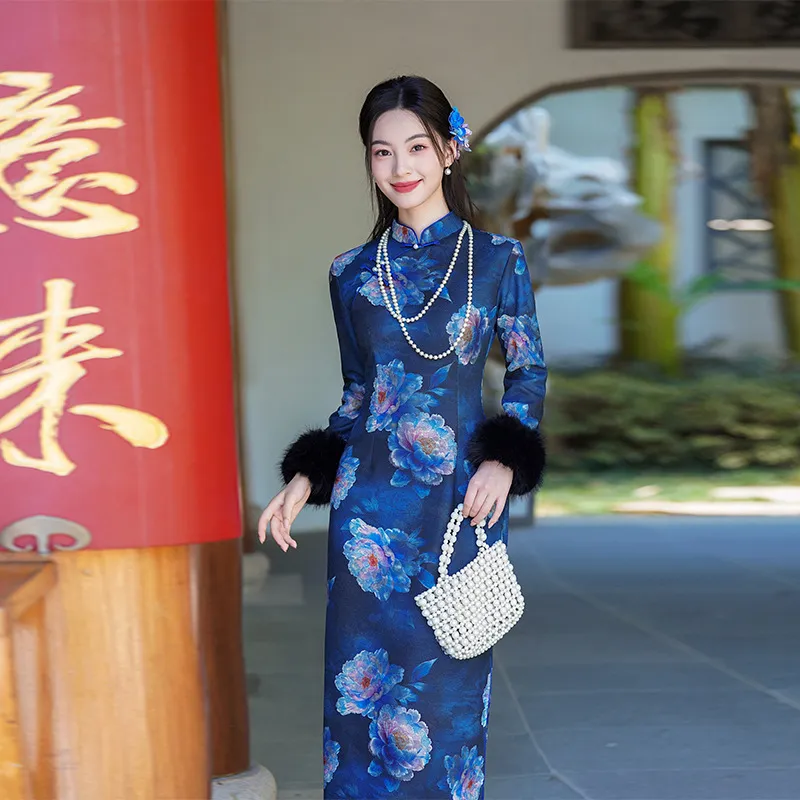 蓝色复古旗袍新中式高端大气上档次冬季加厚长袖修身年轻款连衣裙