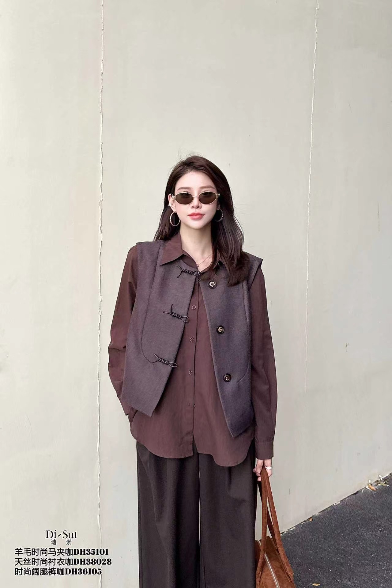 欧货正品时尚百搭显瘦设计师款马甲  特价不退不换