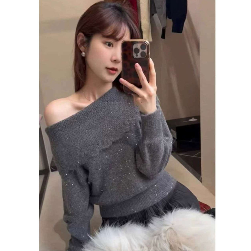 气质闪片一字肩毛衣女灰色露肩荷叶边修身显瘦氛围感长袖针织上衣