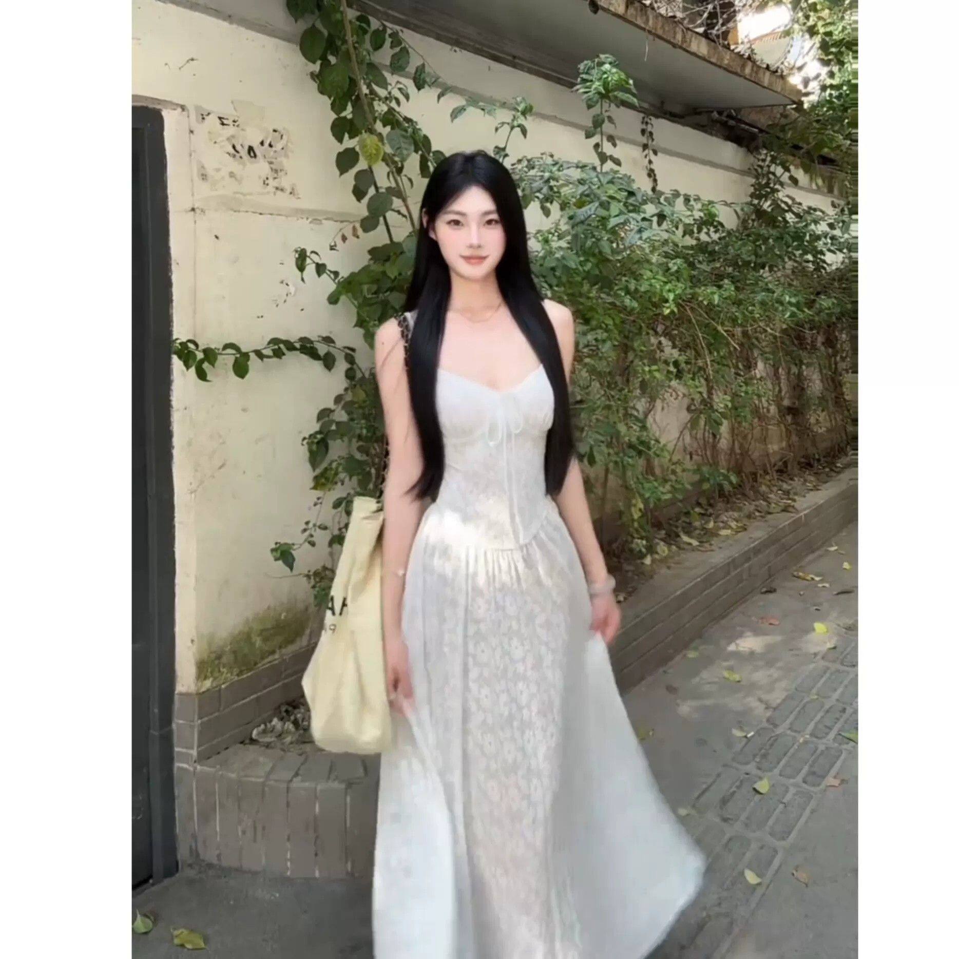 法式白色碎花吊带连衣裙女夏季2026新款海边度假收腰气质蕾丝长裙